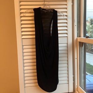 Low neck Vince Razorback knit shirt